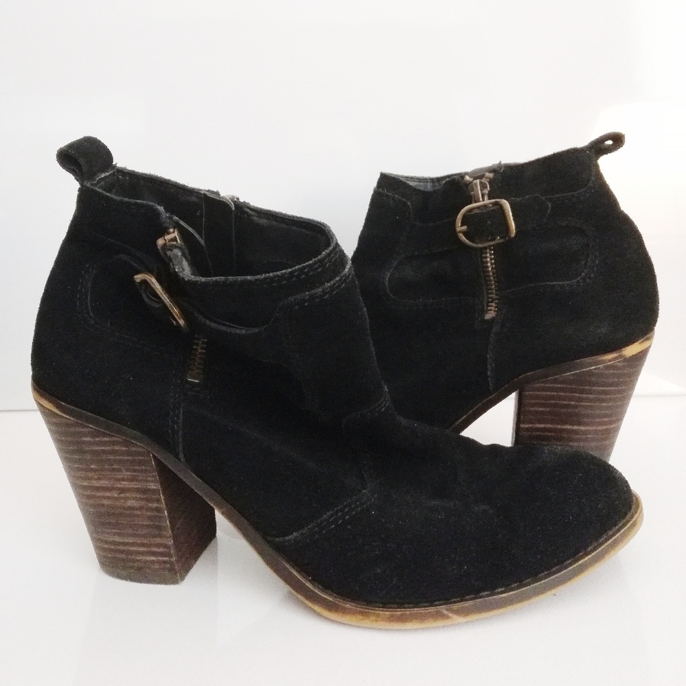J Brand Suede Ankle boots!
